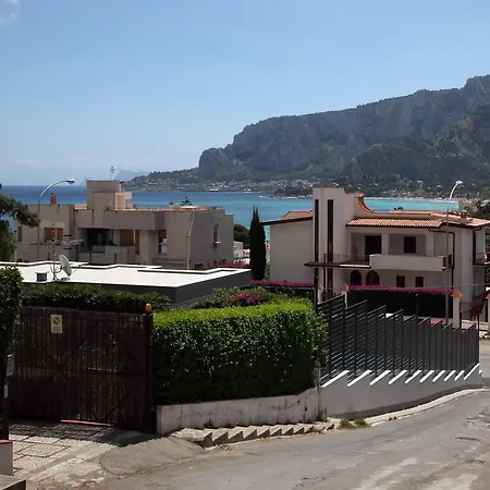Halley House * Mondello
